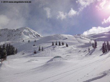 Blick auf den Treeline Terrainpark für Snowboarder!