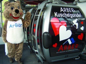 Das sollten Romantiker nicht verpassen: Die Arber-Kuschelgondel für Verliebte.
