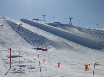 Halfpipe im Snowpark Arosa