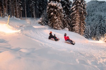 Ein Abenteuer für die ganze Familie: die Naturrodelbahn Aeroplan in Gastein.