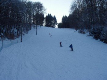 Die Skiabfahrt "Heibektal" weist blau und rot markierte Abschnitte auf