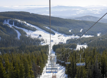 Mit dem Eagle Chair geht es zum höchsten Punkt des Skigebiets auf 2.123 Metern.