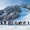Neu im Skigebiet? Mountain Hosts - echte Norquay-Kenner - zeigen euch die Gegend auf Skiern.