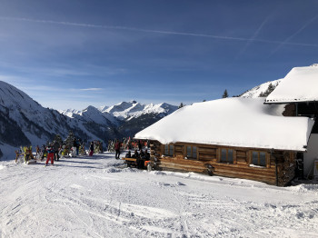 Die Hochalm lädt zum Einkehrschwung mit Panoramablick ein.