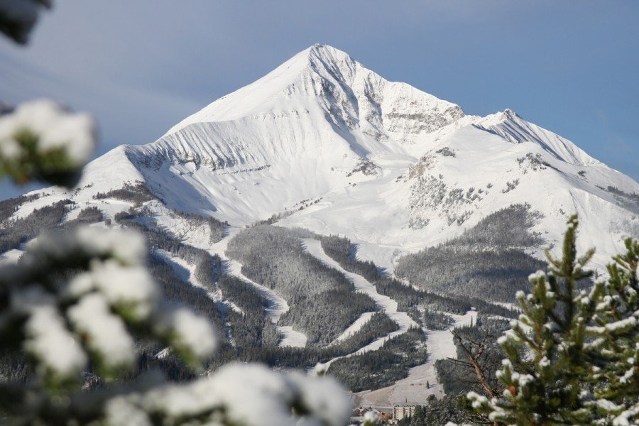 Das Skigebiet Big Sky Resort ist riesig: Mit einer Gesamtfläche von 2347 Hektar und einem Höhenunterschied von 1330 Metern sind hier brennende Muskeln und endloser Spaß garantiert.