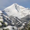 Das Skigebiet Big Sky Resort ist riesig: Mit einer Gesamtfläche von 2347 Hektar und einem Höhenunterschied von 1330 Metern sind hier brennende Muskeln und endloser Spaß garantiert.