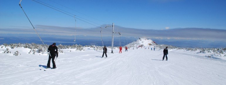 Sieben Schlepp-, zwei Sessellifte und zwei Gondeln befördern dich zur Piste deiner Wahl.