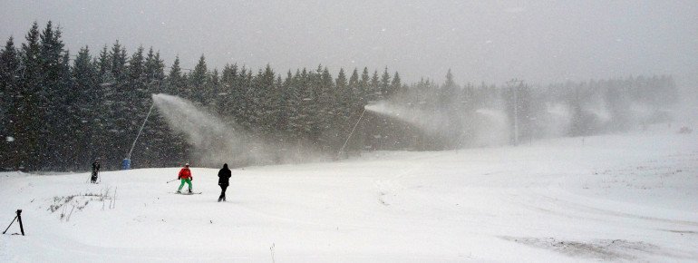 Beschneiungsanlagen garantieren den Skispaß am Wurmberg