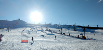 Alles auf einen Blick: Snowpark, Anfängerbereich und Pistengebiet.