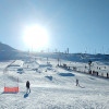 Alles auf einen Blick: Snowpark, Anfängerbereich und Pistengebiet.