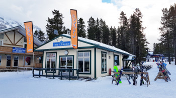 T-Bar Pub und Sportgeschäft an der Talstation