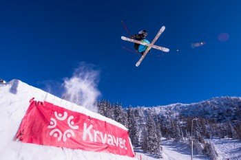 In der unteren Hälfte der Piste Nummer 15 befindet sich der Snowpark mit 6 Kickern und 10 weiteren Obstacles.