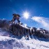 Im Bedarfsfall können 95% der Pisten künstlich beschneit werden, weshalb auch bei Schneemangel die Pisten unsicher gemacht werden können.