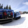 Mit diesem ungewöhnlichen Gefährt können die Wintersportler einfach zwischen den Skigebieten Cerna Hora und Pec pod Snezkou pendeln.