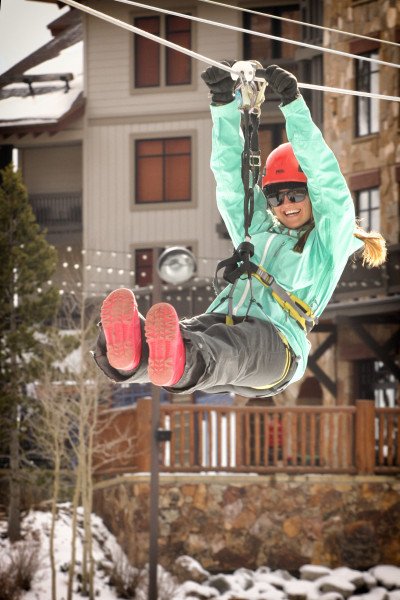Einmal mit der Alpine Rush Zip Line in schwindelerregender Höhe über den West Lake schweben? Copper hat einiges für seine Gäste in petto.