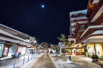 Auch abends ist in Crans-Montana einiges geboten