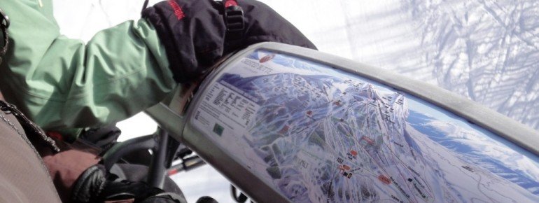 So behält man leicht die Übersicht: An den wichtigsten Liften im Skigebiet ist der Pistenplan auf den Sicherheitsbügeln angebracht.