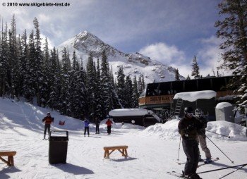 Blick auf die Silver Queen Express Bergstation und Mt Crested Butte!