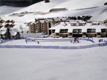 Für die ersten Rutschversuche im Schnee: Das Kinderland unterhalb des Silver Queen Express Lifts!