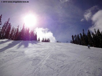 Sehr steil und doch nur als mittelschwer eingestuft: Die Abfahrt Keystone vom Twister Lift!