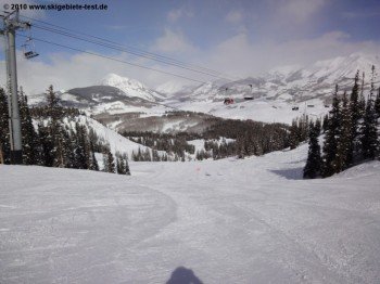 Wenn die Kinder schon Übung auf Skiern haben, empfiehlt sich das Gebiet um den Paradise Express Lift mit zahlreichen mittelschweren (in USA blau markierten) Abfahrten.