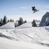 Action pur im Snowpark Dachstein West. Professionelle Shaper präparieren den Snowpark für Anfänger und Fortgeschrittene.