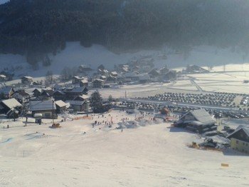 In Gosau vergnügen sich Freestyler im Playground Snowpark