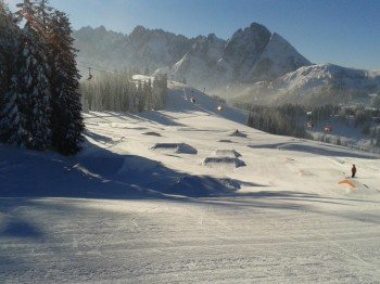Der Snowpark Dachstein West bietet anspruchsvolle Hindernisse