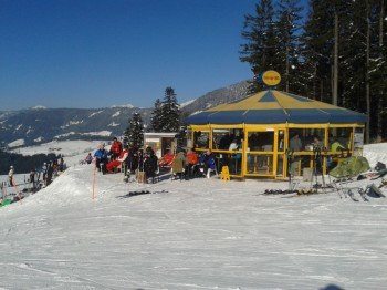 Freunde des Après-Skis treffen sich in Annaberg an der freeride-BAR