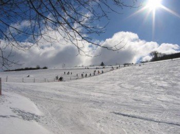 Kaiserwetter und verschneite Hänge - tolle Bedingungen für einen Skitag!