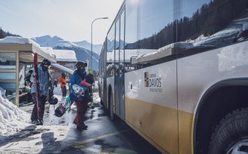 Mit den Bussen kommst du schnell und bequem von den Unterkünften zu den Liften.