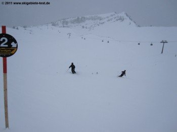 Abfahrt 2 von der Piste 6/8 abzweigend!