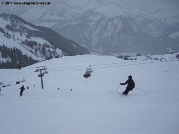Abfahrt 4 von der Piste 6/8 abzweigend!