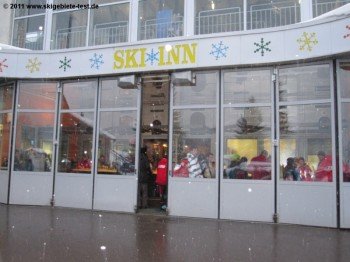Pub Ski Inn an der Talstation!