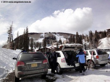 Keine Selbstverständlichkeit für amerikanische Skigebiete: Kostenloser Parkplatz in direkter Liftnähe!