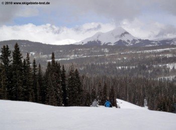 Die Berge im San Juan National Forest bilden eine gelungene Kulisse für das Wintersporterlebnis im Durango Mountain Resort.