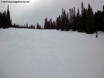 Mit etwas Vorsicht und Geduld können Anfänger auch die mittelschweren Pisten am Hermosa Park Express Lift gefahrlos ausprobieren.