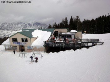 Burger & Co gibt es im Selbstbedienungsrestaurant Powder House am Engineer Lift.
