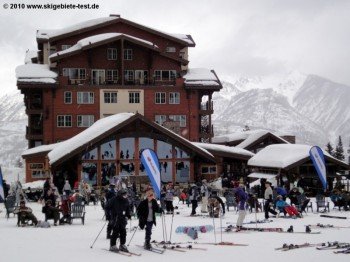 Das Purgy's direkt an der Talstation des Purgatory Village Express Sessellifts!
