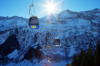 Mit der Gondelbahn kommen die Gäste vom Tal ins Skigebiet.