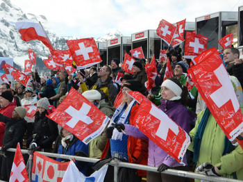 Tausende Zuschauer pilgern jedes Jahr zum Weltcup der Skispringer nach Engelberg.