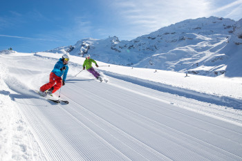 Auf über 3000 Metern sind schneesichere Abfahrten garantiert.