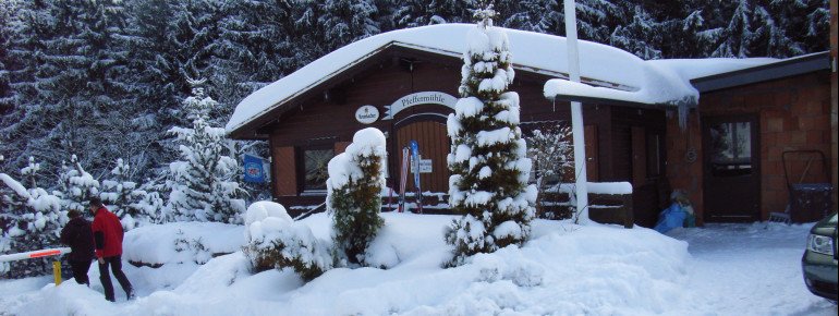 In der Gaststätte Pfeffermühle am Campingplatz im Tal gibt es Gerichte für den großen und den kleinen Hunger.