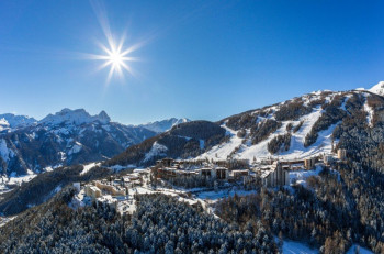 Das Skigebiet besteht überwiegend aus blauen und roten Abfahrten.