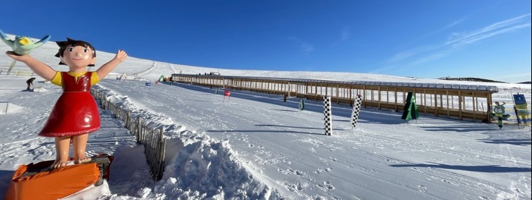 Heidis SchneeAlm mit Überdachten Zauberteppich