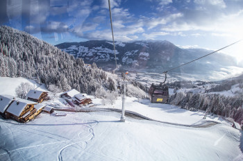 Mit der Gondel geht es hinauf auf den Berg.