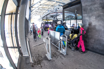 10 Aufstiegsanlagen sorgen für den Transport der Wintersportler.
