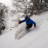 Im Skigebiet fällt jährlich bis zu 9 Meter Pulverschnee.
