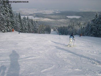 Das Skigebiet ist bei entsprechender Wetterlage von 08.30 Uhr bis 16.30 Uhr geöffnet