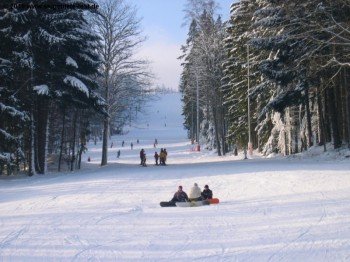 Snowboarder bei einer kleinen Pause